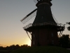 Die grüne Mühle von Greetsiel im Sonnenuntergang