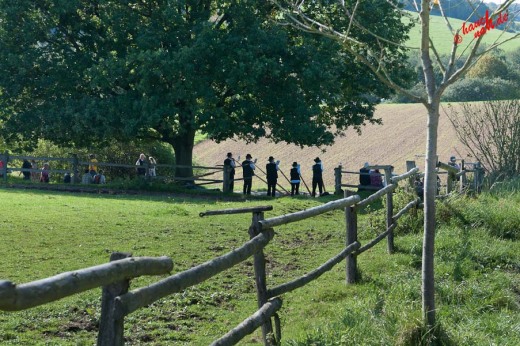 Alphornantworten etwas weiter unten - Alphornbläsertreffen Bergisches Land 2011