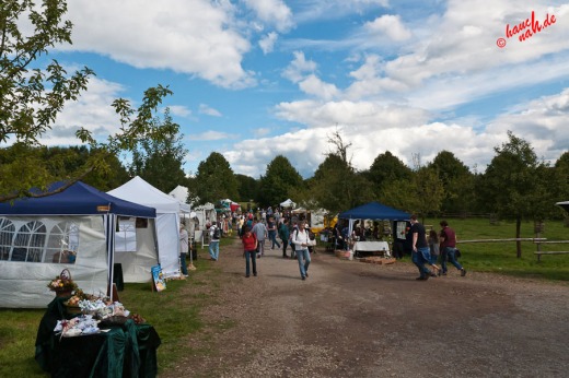 Marktplatz 1 zwischen Kiosk und Lingenbacher Hof - Bauernmarkt im Freilichtmuseum Lindlar