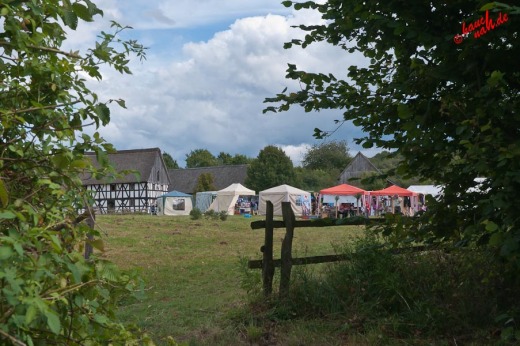 Blick auf Marktplatz 2 Hof Eigen - Bauernmarkt im Freilichtmuseum Lindlar