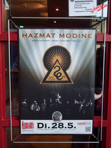 Plakat am Eingang: Hazmat Modine im Herbrand's Köln - 28.05.2013 /Foto: Stefan Schmidt