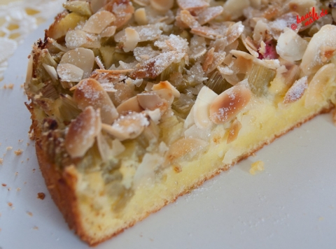 Rhabarber-Grieß-Mandel-Kuchen Rhabarber-Grieß-Mandel-Kuchen