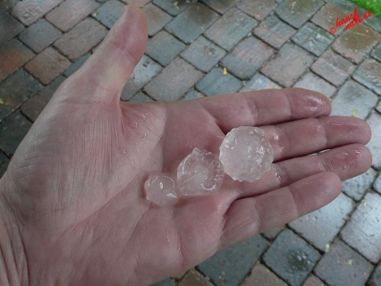 Sommer-Hagel im Bergischen Land /Foto: Stefan Schmidt Sommer-Hagel im Bergischen Land /Foto: Stefan Schmidt