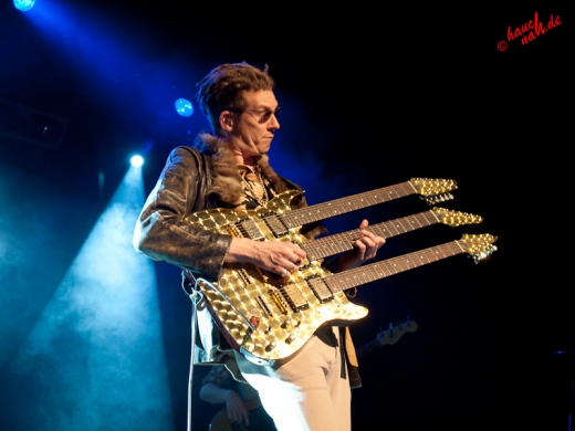 Mirek = Schlumpf wider Willen - Popolski Show in Boppard /Foto: Stefan Schmidt Mirek = Schlumpf wider Willen - Popolski Show in Boppard /Foto: Stefan Schmidt