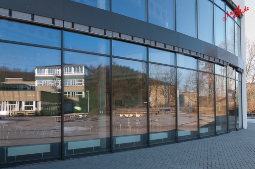 School's out - 34 Jahre Schulzentrum im 3,5-Mio.-Euro-Spiegel School's out - 34 Jahre Schulzentrum im 3,5-Mio.-Euro-Spiegel