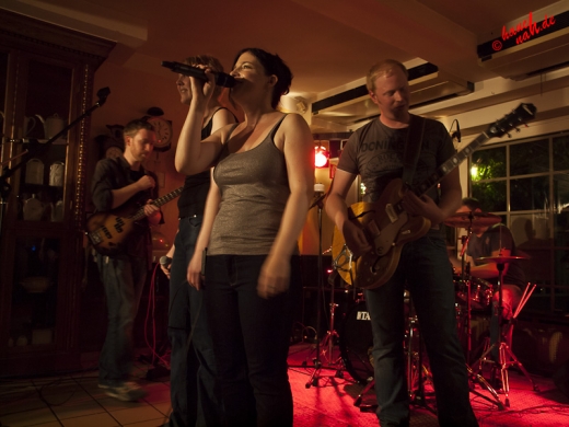 Terrasse nur Kännchen in der Schublade - Mucher Musik Nacht 07.09.2012 /Foto: Stefan Schmidt Terrasse nur Kännchen in der Schublade - Mucher Musik Nacht 07.09.2012 /Foto: Stefan Schmidt