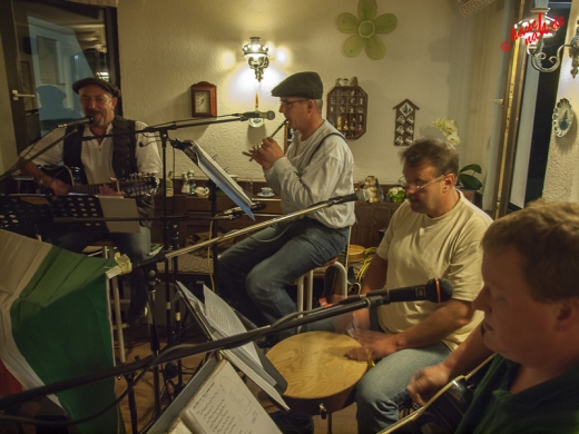 Capou in der Dorfschänke Hetzenholz - Mucher Musik Nacht 2012 /Foto: Stefan Schmidt Capou in der Dorfschänke Hetzenholz - Mucher Musik Nacht 2012 /Foto: Stefan Schmidt
