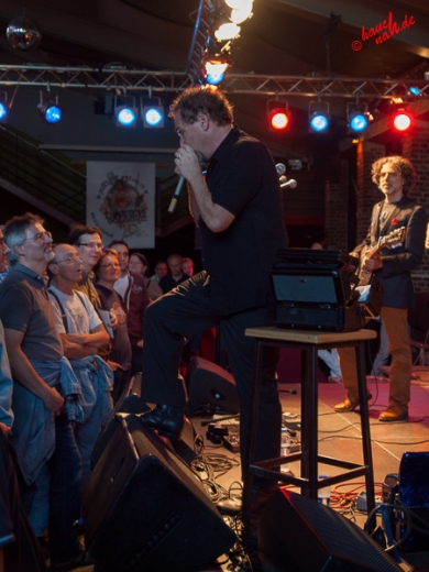 Auftakt Wade Schuman mit Mundharmonika: Hazmat Modine im Herbrand's Köln - 28.05.2013 /Foto: Stefan Schmidt Auftakt Wade Schuman mit Mundharmonika: Hazmat Modine im Herbrand's Köln - 28.05.2013 /Foto: Stefan Schmidt